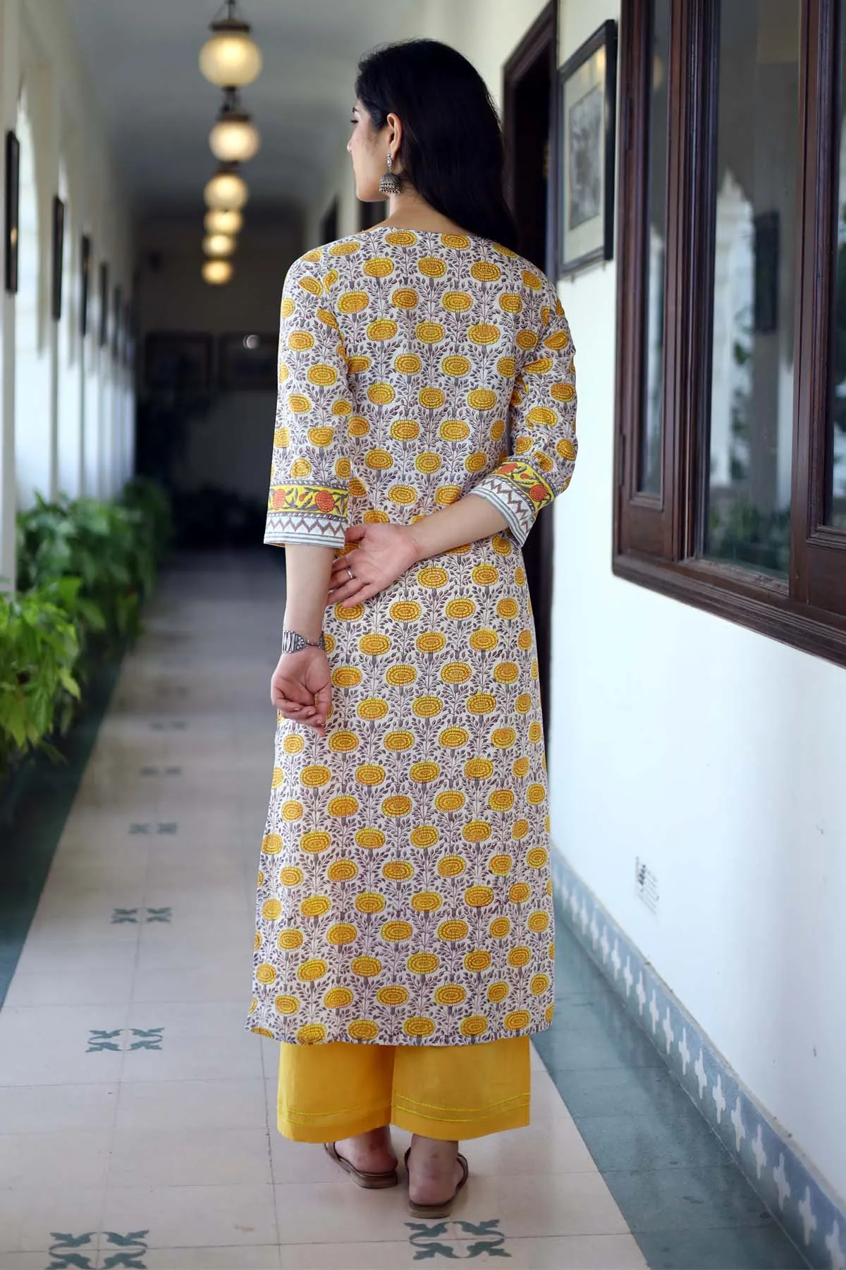 Hand Block Floral Print Kurta In Straight Fit